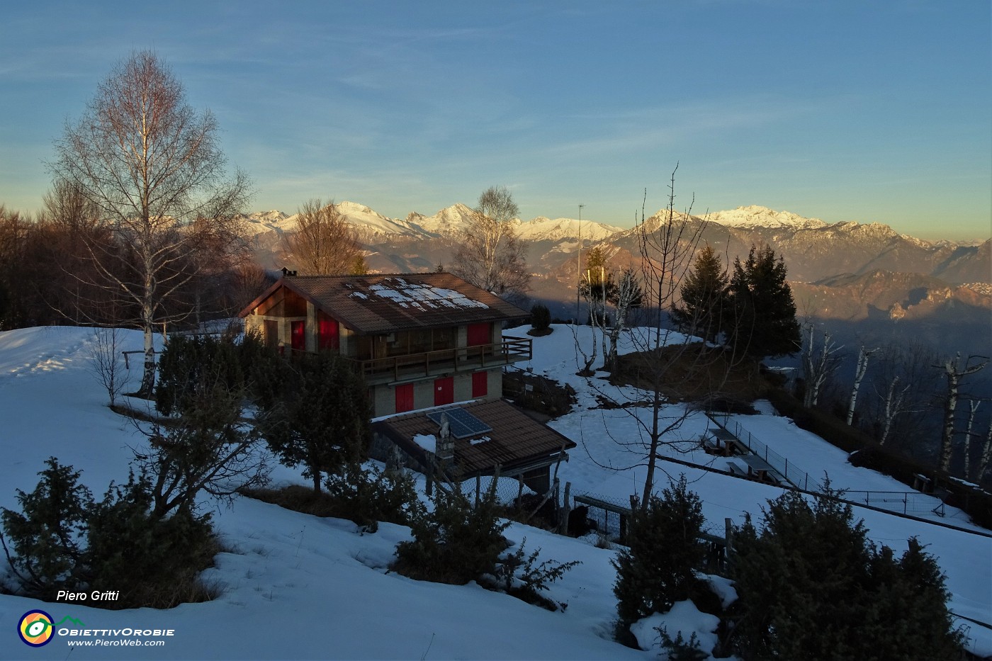 95 Scendo dal Pizzo Cerro al Rif. 'I Lupi' e a Catremerio.JPG